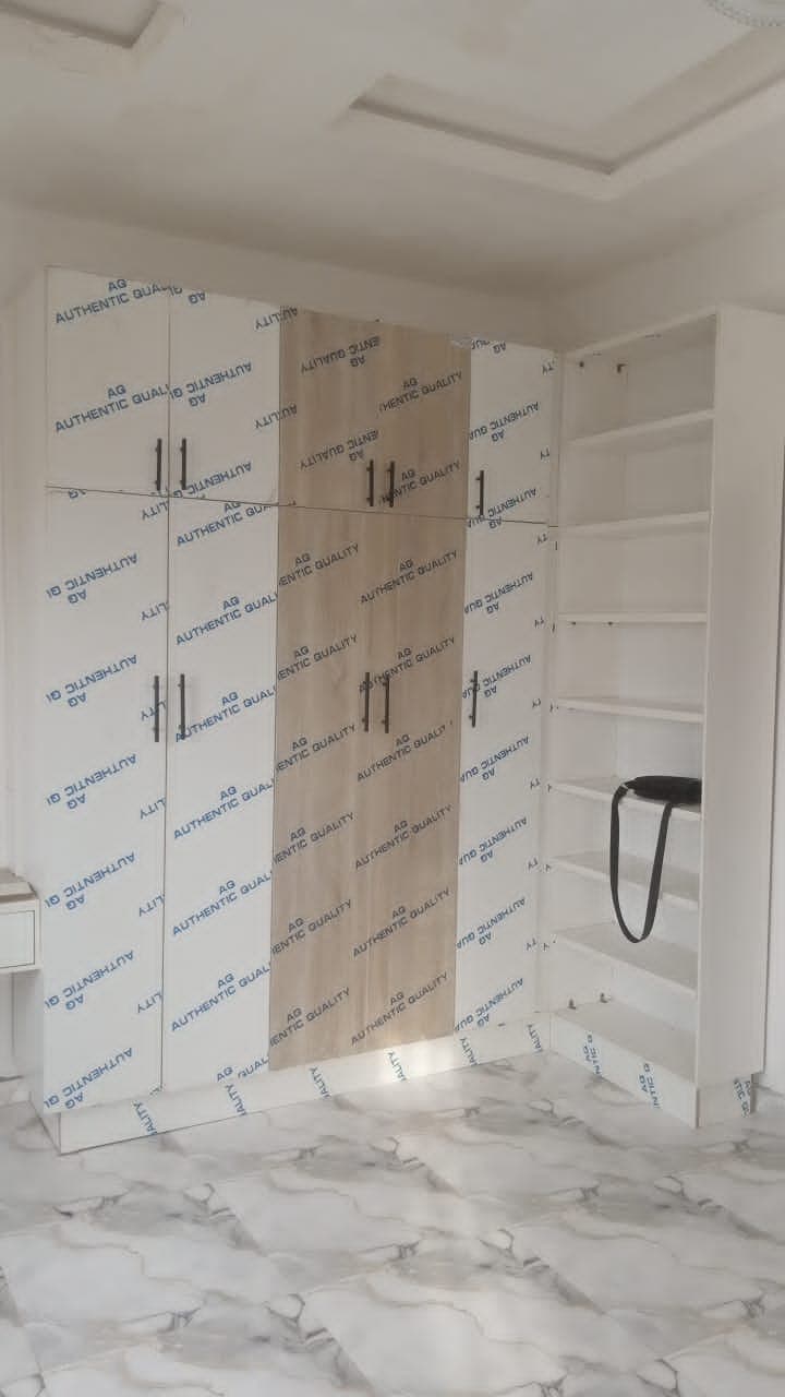 High gloss Wardrobe